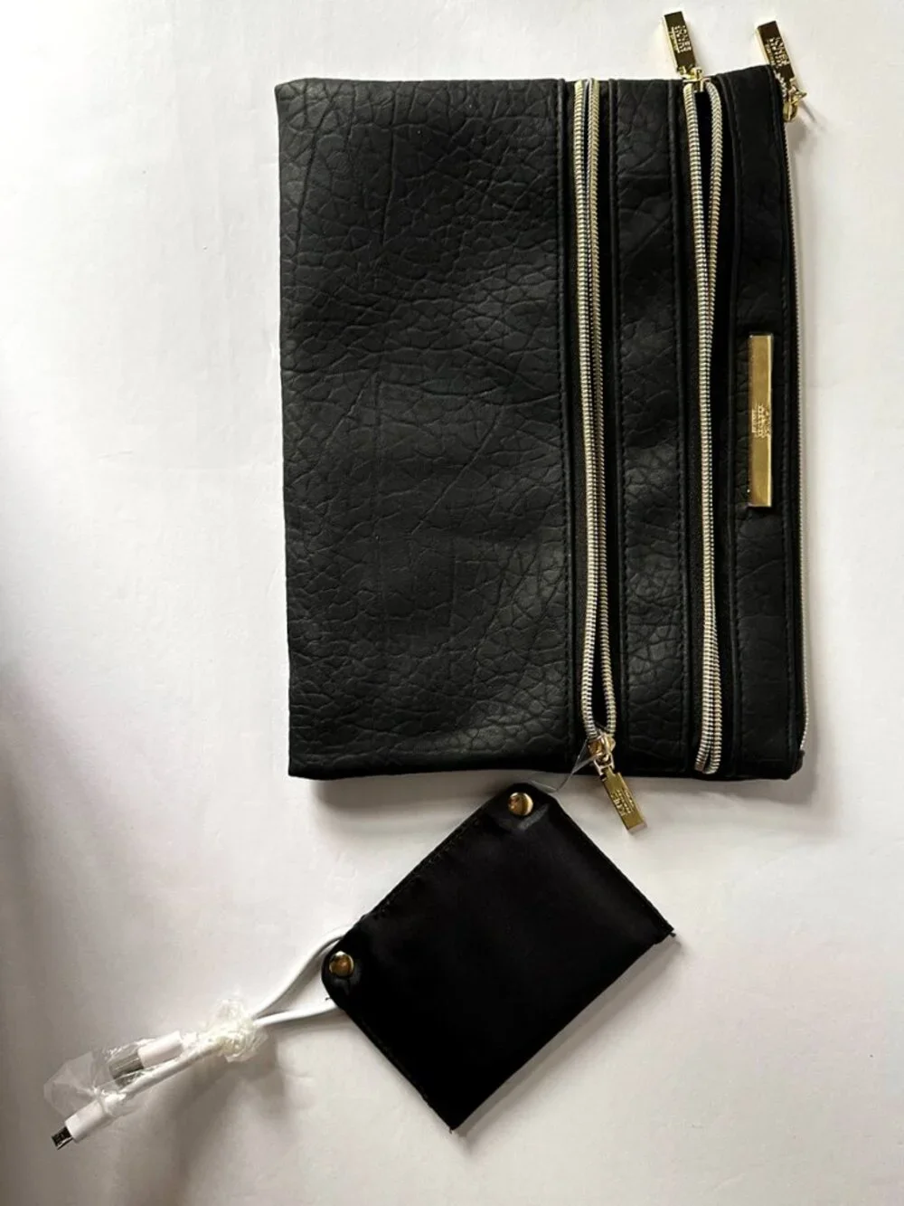Jones New York Signature Black Charging Pouch Clutch w/Power Bank Vintage NWOT